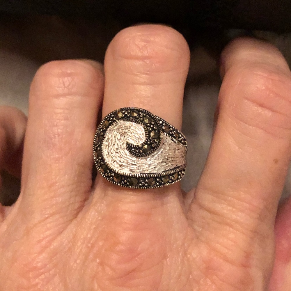 Gorgeous Marcasite ring size 7